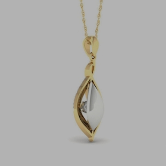 Beautiful Two-Tone Gold Pendant - Picture 3 of 6